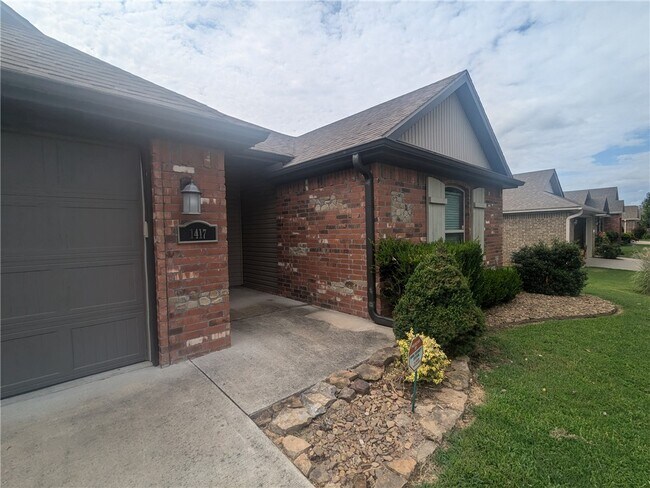 1417 S Blue Willow Ave in Fayetteville, AR - Building Photo - Building Photo