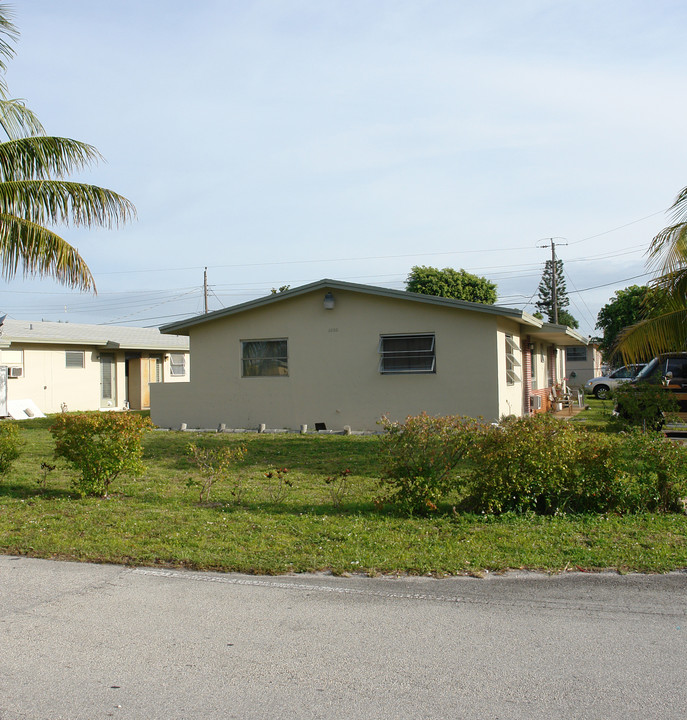 1990-2000 Gardenia Rd in Fort Lauderdale, FL - Building Photo