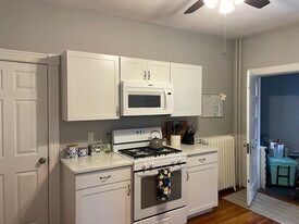 163 Fellsway W, Unit 1 in Medford, MA - Building Photo