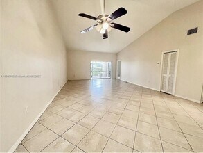 642 Emerald Way E in Deerfield Beach, FL - Building Photo - Building Photo