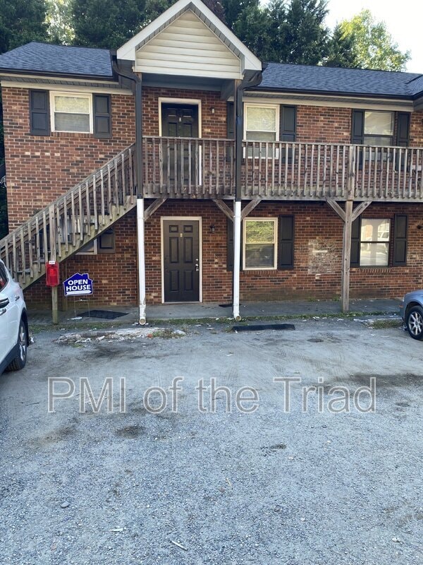 property at 1600 Oak Croft Ct