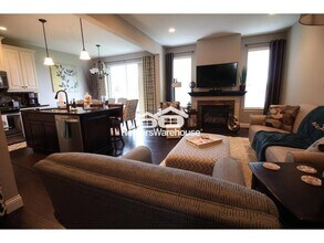 8411 Larch Ln N in Osseo, MN - Foto de edificio - Building Photo