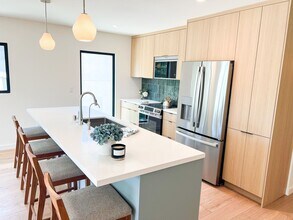 13750 Ventura Blvd in Los Angeles, CA - Building Photo - Building Photo