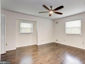 7110 Ayers Meadow Ln in Springfield, VA - Building Photo - Building Photo