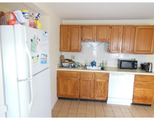 219 Beacon St in Somerville, MA - Building Photo