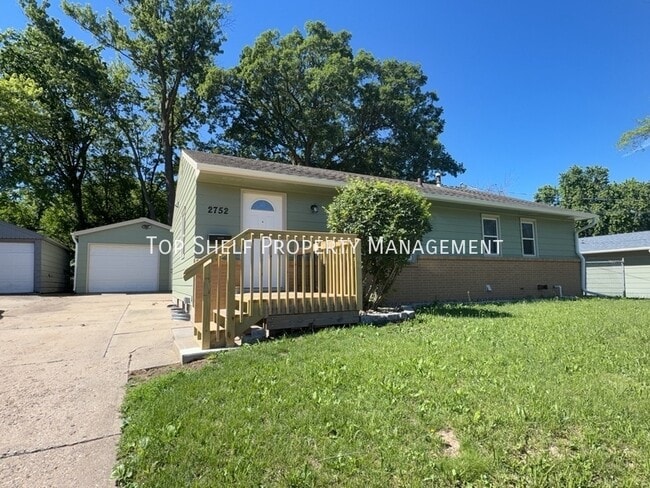 property at 2752 Holcomb Ave