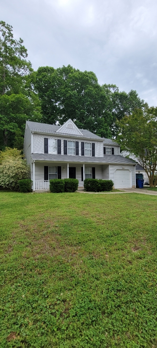 100 Summerglen Rdg in Newport News, VA - Foto de edificio - Building Photo