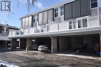 3445-3445 Uplands Dr in Ottawa, ON - Building Photo - Building Photo