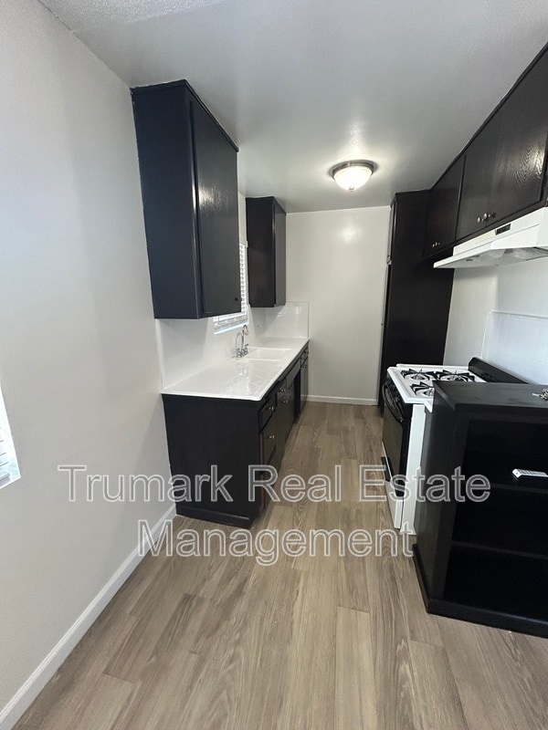 property at 1811 Huntington Dr