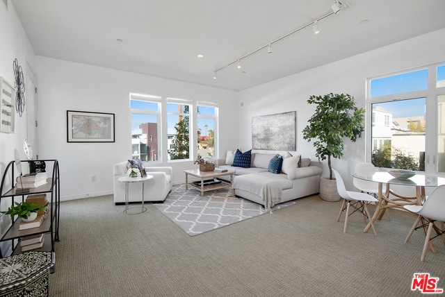 property at 4050 Glencoe Ave