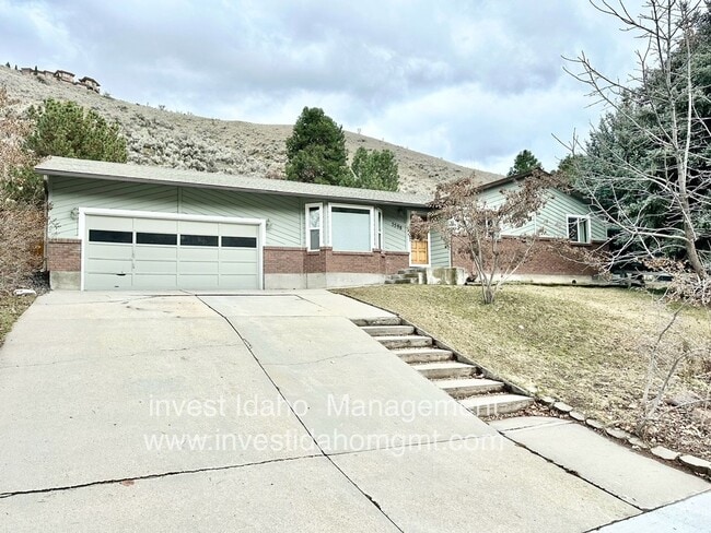 property at 5598 N Collister Dr