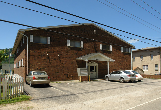 River East (Patriot East) in Belle, WV - Foto de edificio - Building Photo