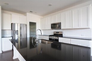 304 Northview Ln in Andice, TX - Building Photo