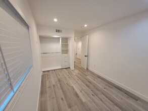 11563 Iowa Ave, Unit 11565 in Los Angeles, CA - Building Photo - Building Photo