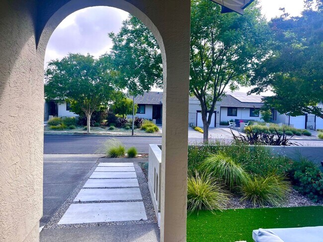 135 Vineyard Cir in Yountville, CA - Building Photo - Building Photo