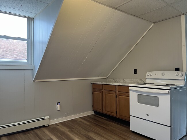 658 Central Ave, Unit 3 in Pawtucket, RI - Building Photo - Building Photo