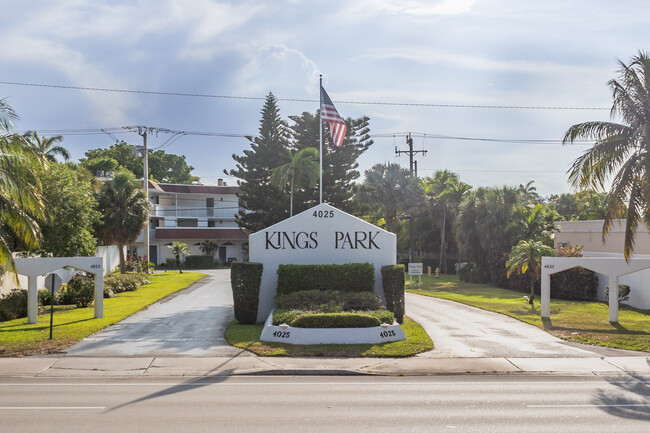 Kings Park Condominium in Fort Lauderdale, FL - Foto de edificio - Building Photo