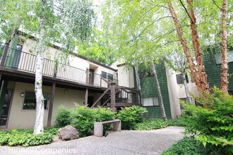 555 Vallombrosa Ave in Chico, CA - Building Photo - Building Photo