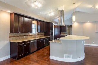 5715 Hillcroft St in Dallas, TX - Building Photo - Building Photo