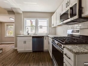 134 Highview Pl in Bogota, NJ - Building Photo - Building Photo