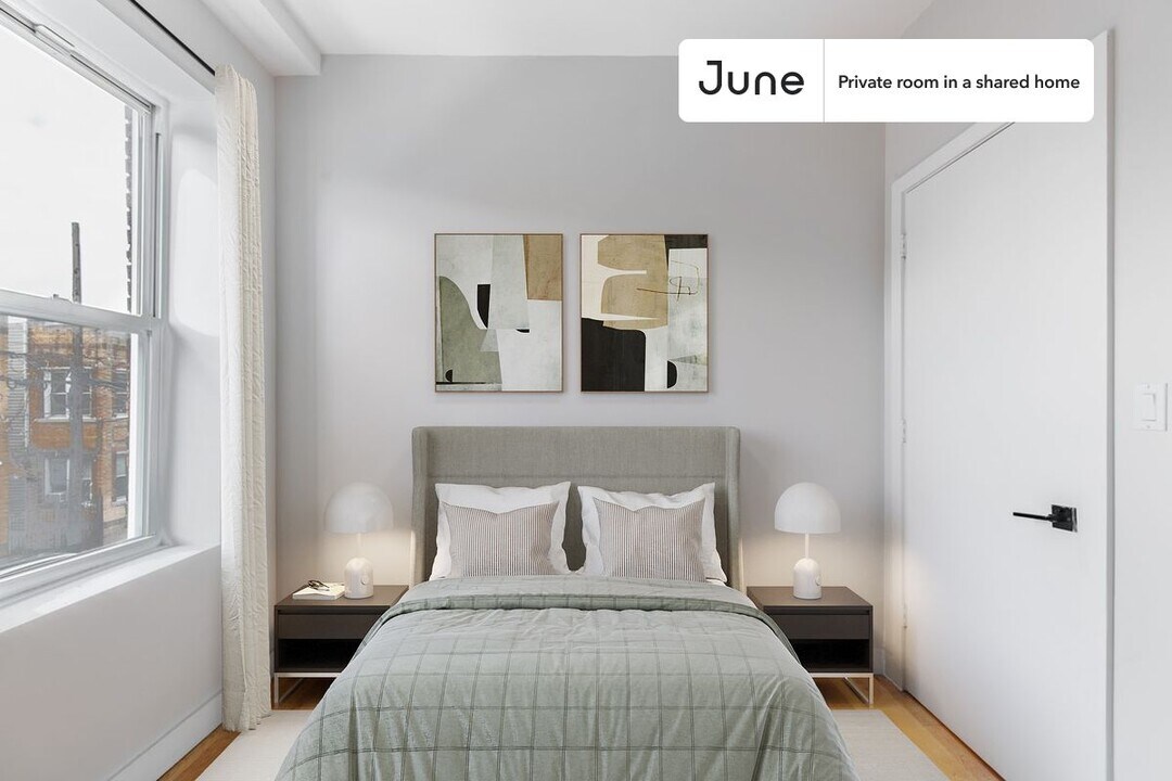 Private bedroom in 5 bed/2 bath Home in New York, NY - Building Photo