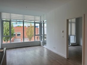 6080 McKay Ave in Burnaby, BC - Building Photo - Building Photo