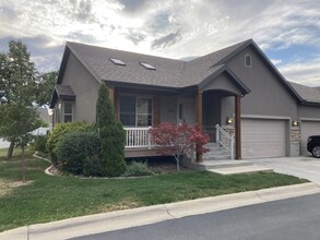 157 Bamberger Way in Centerville, UT - Foto de edificio - Building Photo