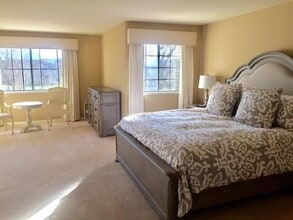352 Troon Ct in Napa, CA - Foto de edificio - Building Photo