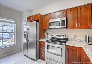 150 SW 96th Terrace-Unit -150 in Plantation, FL - Foto de edificio - Building Photo