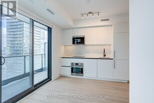 35 Parliament St in Toronto, ON - Building Photo