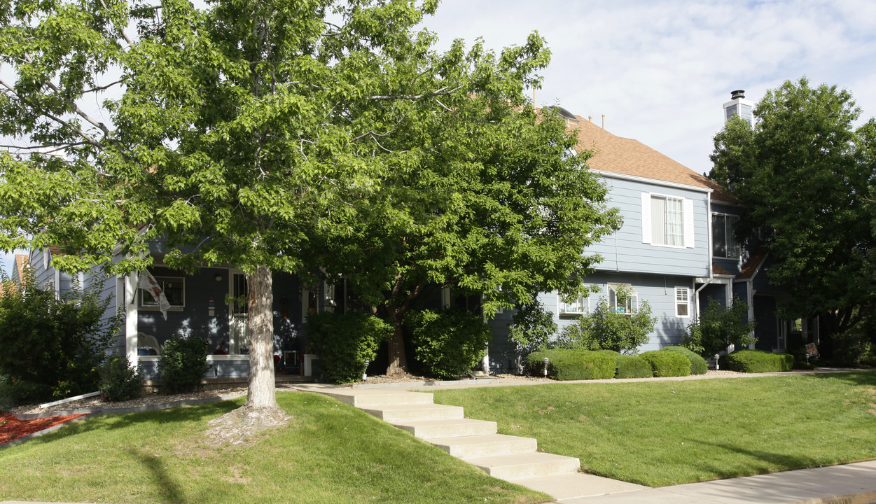 Lakewood Pines Townhomes in Lakewood, CO - Building Photo