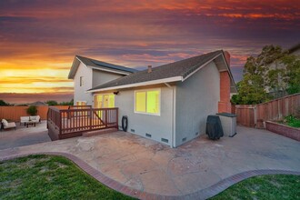 2707 Wakefield Dr in Belmont, CA - Foto de edificio - Building Photo