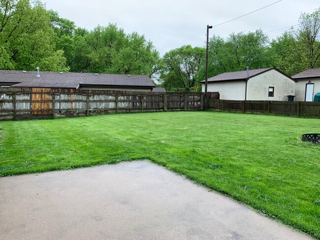 2125 Hollywood Blvd in Iowa City, IA - Building Photo - Building Photo