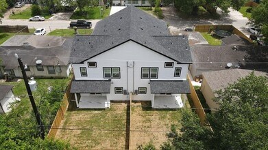 5126 Lyndhurst Dr in Houston, TX - Building Photo - Building Photo