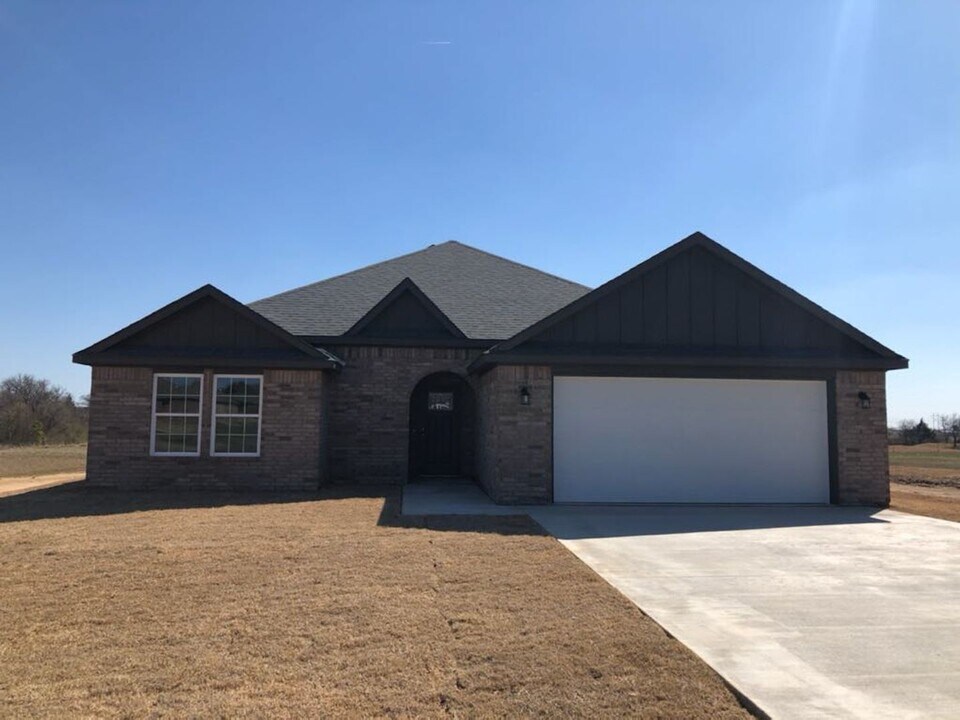 166 E Paris Ave in Silo, OK - Building Photo