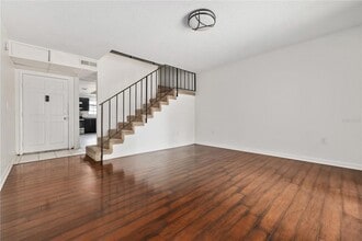 14414 Reuter Strasse Cir, Unit 212 in Tampa, FL - Foto de edificio - Building Photo