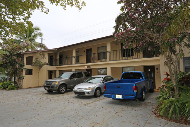 4302-4310 Santa Barbara Blvd in Cape Coral, FL - Building Photo - Building Photo