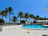 2899 Collins Ave, Unit 1037 in Miami Beach, FL - Building Photo - Building Photo