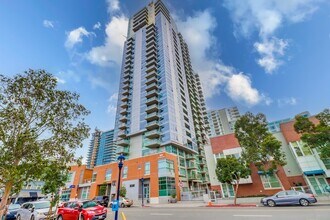 800 The Mark Ln in San Diego, CA - Building Photo - Building Photo