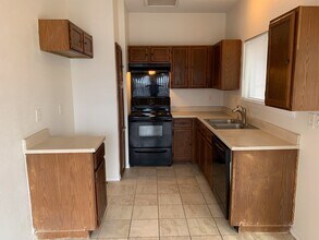 5802 Spring Cabin in San Antonio, TX - Building Photo - Building Photo