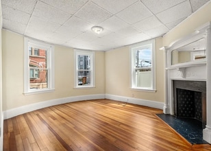 10 Royal St, Unit 1 in Boston, MA - Foto de edificio - Building Photo