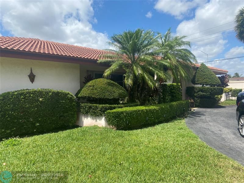 5714 Guava Dr in Tamarac, FL - Building Photo