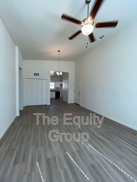 4114 E Kaweah Ave in Visalia, CA - Building Photo