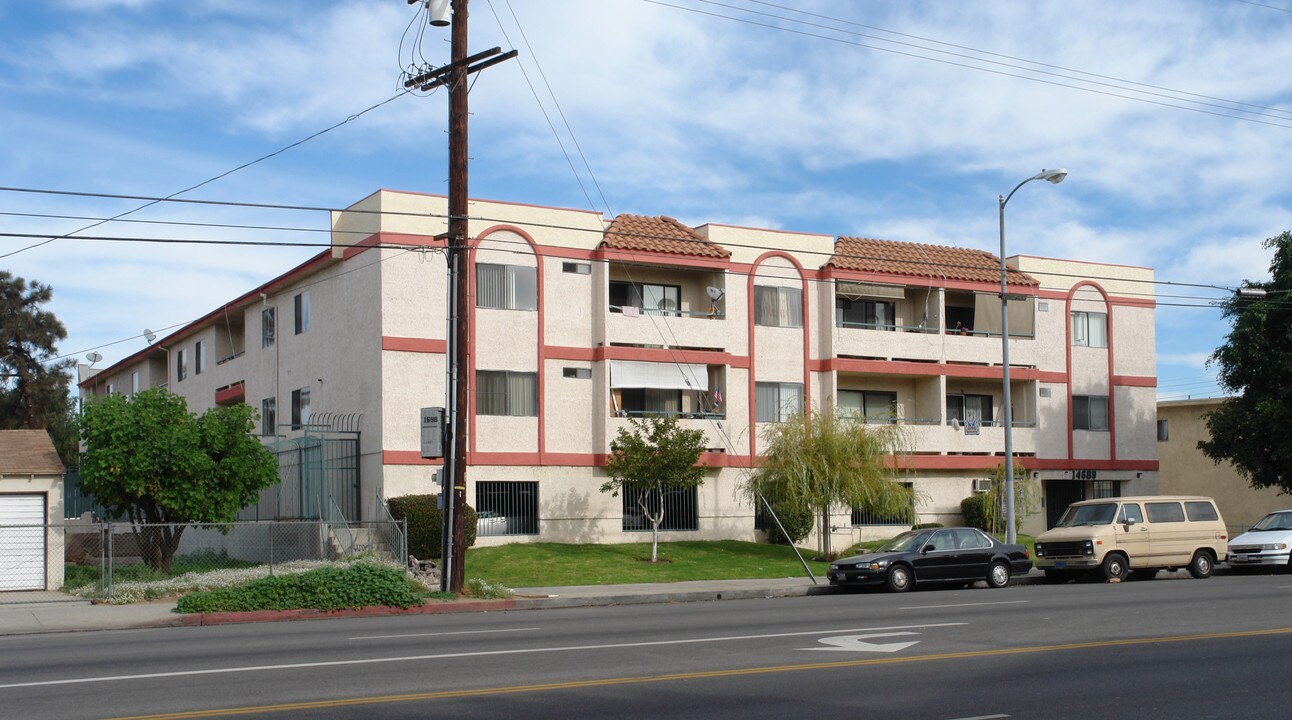 14689 Nordhoff St in Panorama City, CA - Foto de edificio