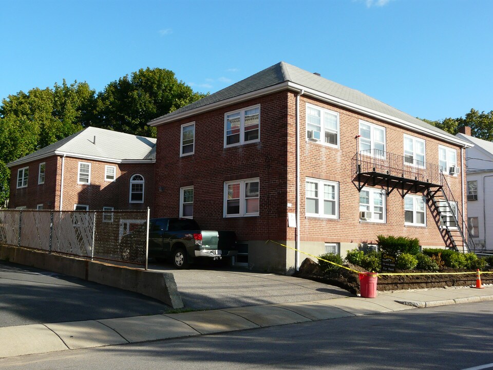 29 Church St in Waltham, MA - Foto de edificio