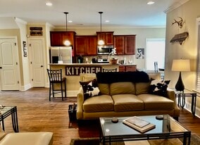 1924 Leighton Dr in Greenville, NC - Building Photo