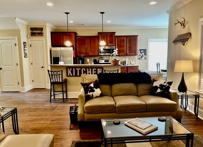 property at 1924 Leighton Dr