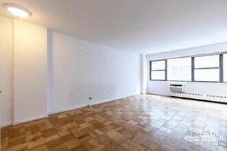 330e E 46th St in New York, NY - Building Photo - Building Photo