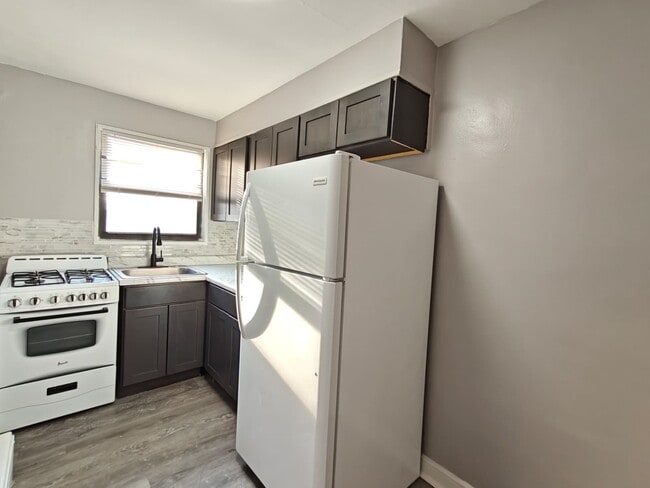 131 Forest Ave in Ambler, PA - Foto de edificio - Building Photo