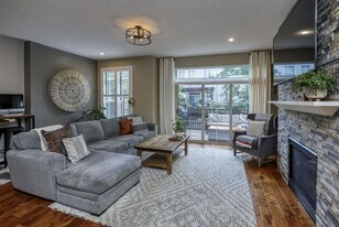 221 1st Ave NE in Minneapolis, MN - Building Photo